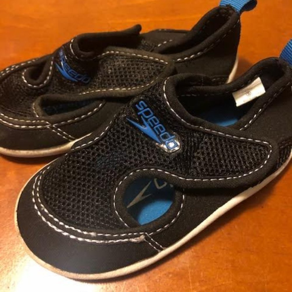 Speedo toddler water shoes size SM (5/6)